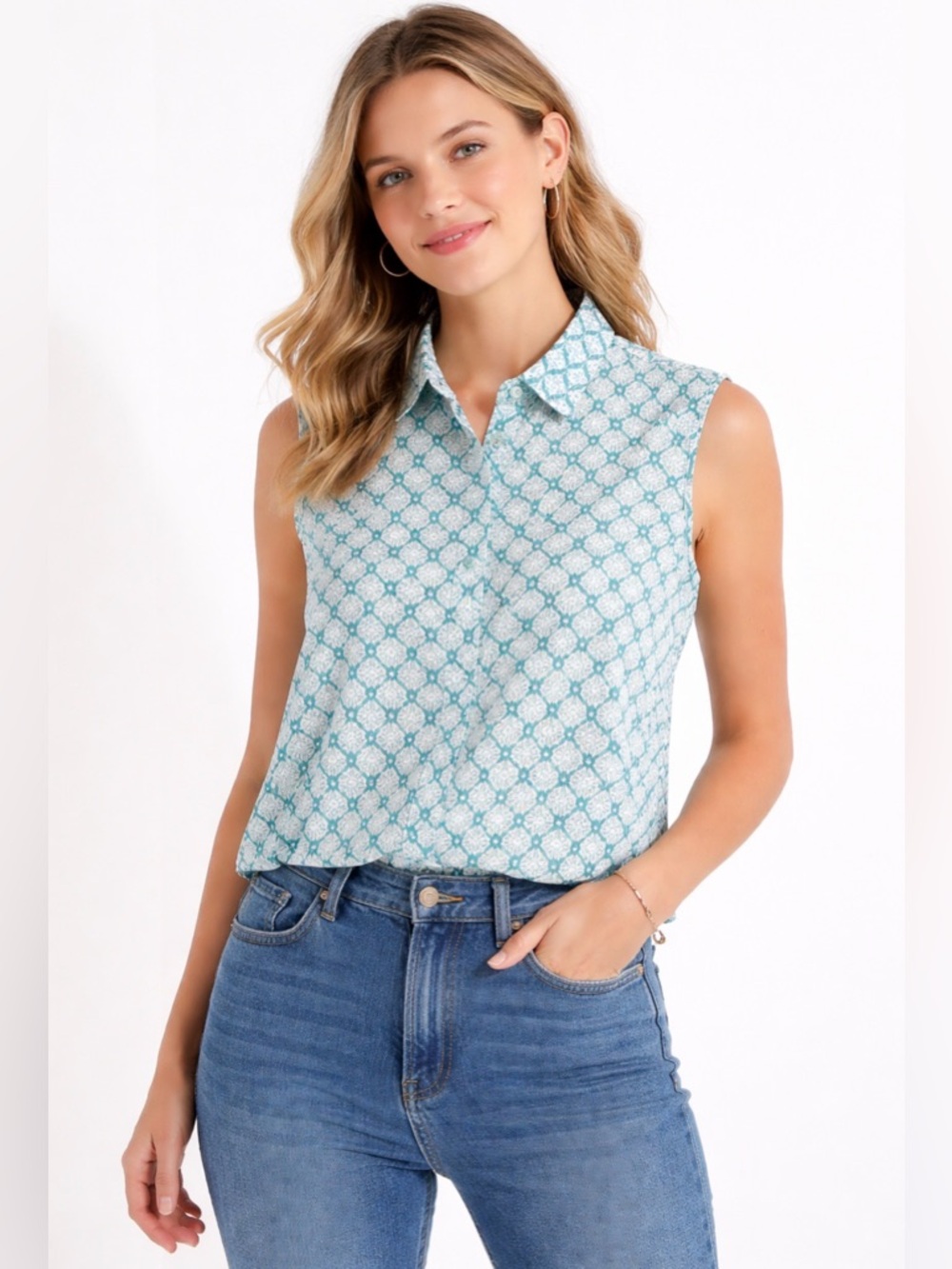 Ascend Women’s Teal and White Printed Sleeveless Button-Front Shell